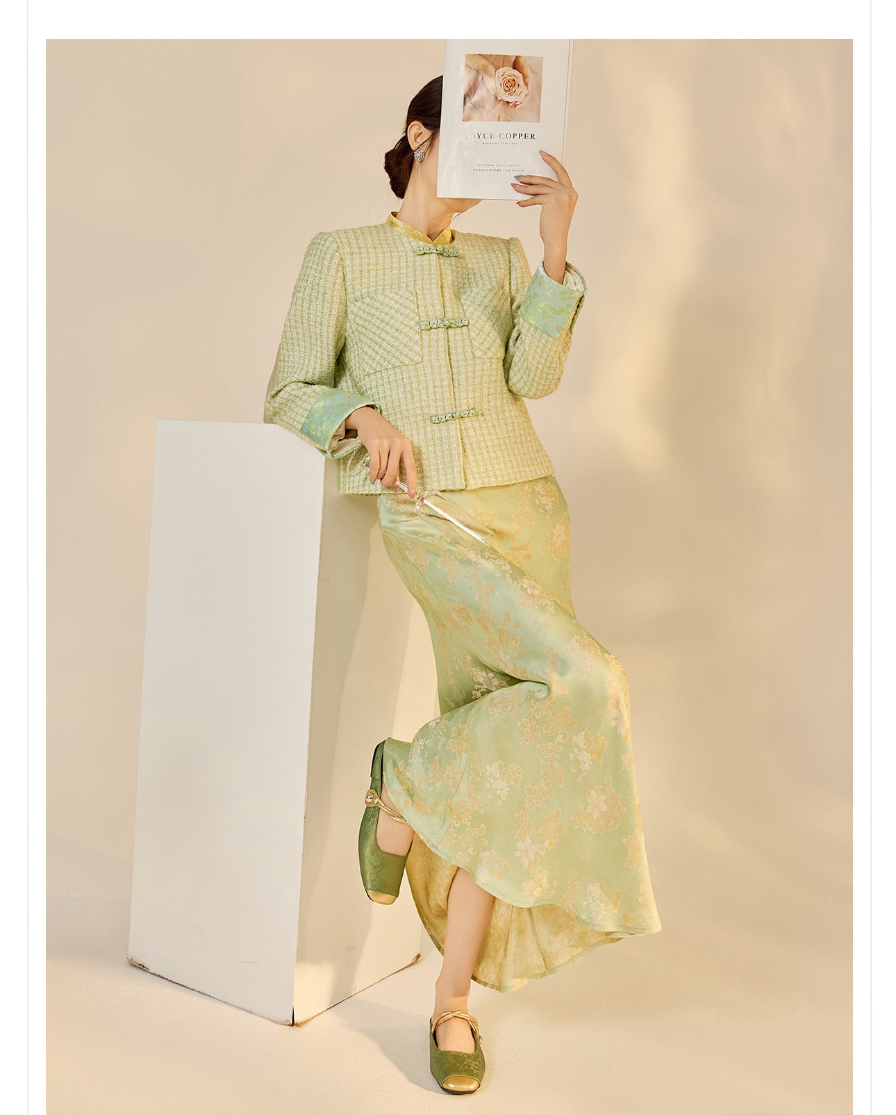 High-End Embroidery Stand Collar Vest & Jacquard Mermaid Skirt