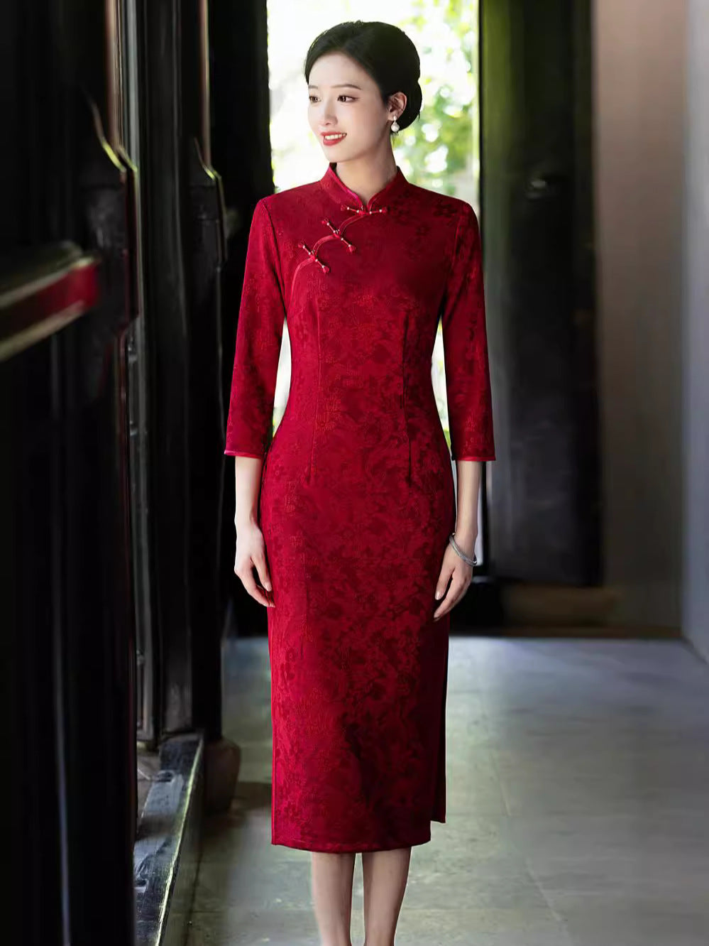 Elegant Red Long Sleeve Qipao – Autumn Wedding Event Dress