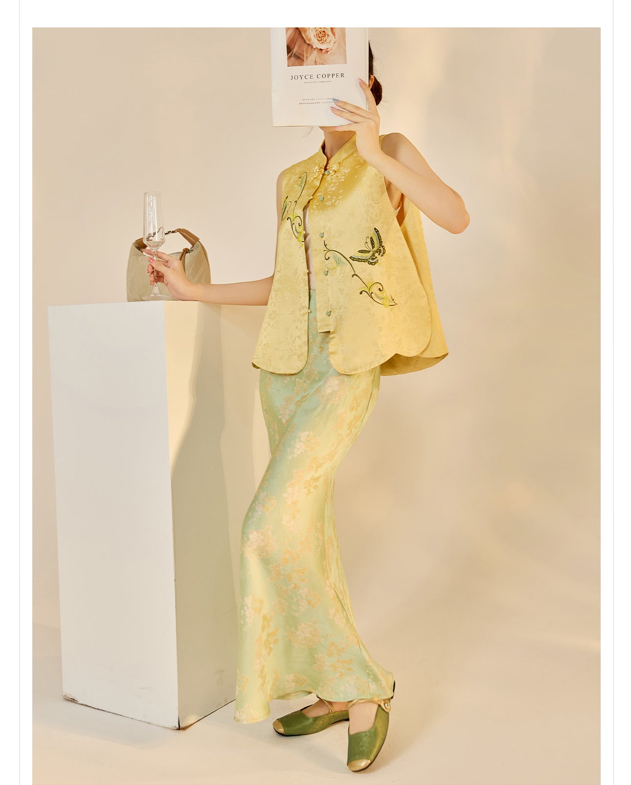 High-End Embroidery Stand Collar Vest & Jacquard Mermaid Skirt