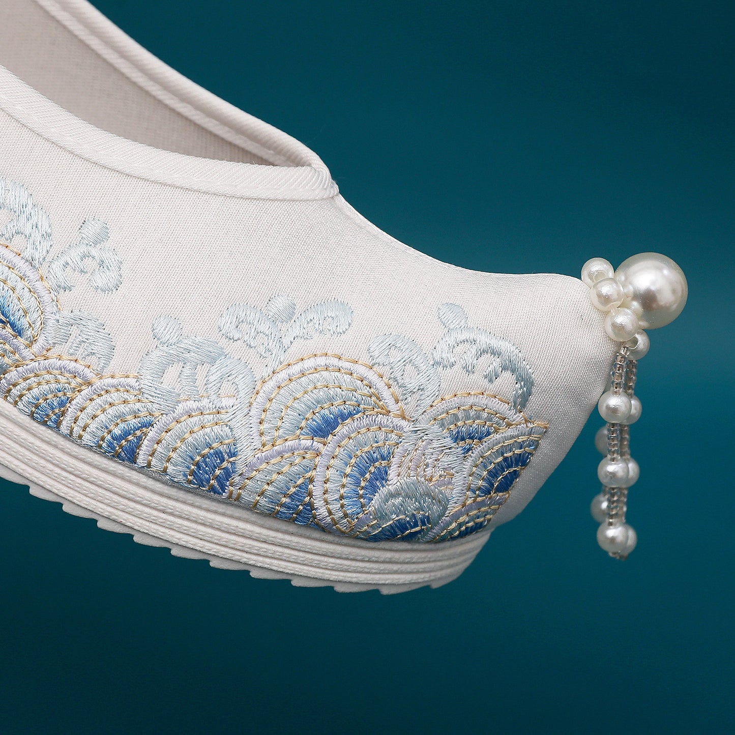 Women’s Hanfu Shoes 2026 — Embroidered Spring Heels with Inner Height Lift