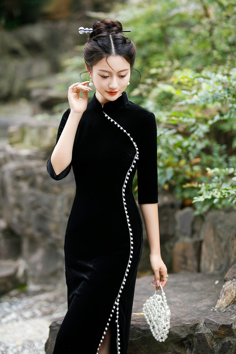 Elegant Mid-Sleeve Velvet Qipao – Burgundy Daily Dress