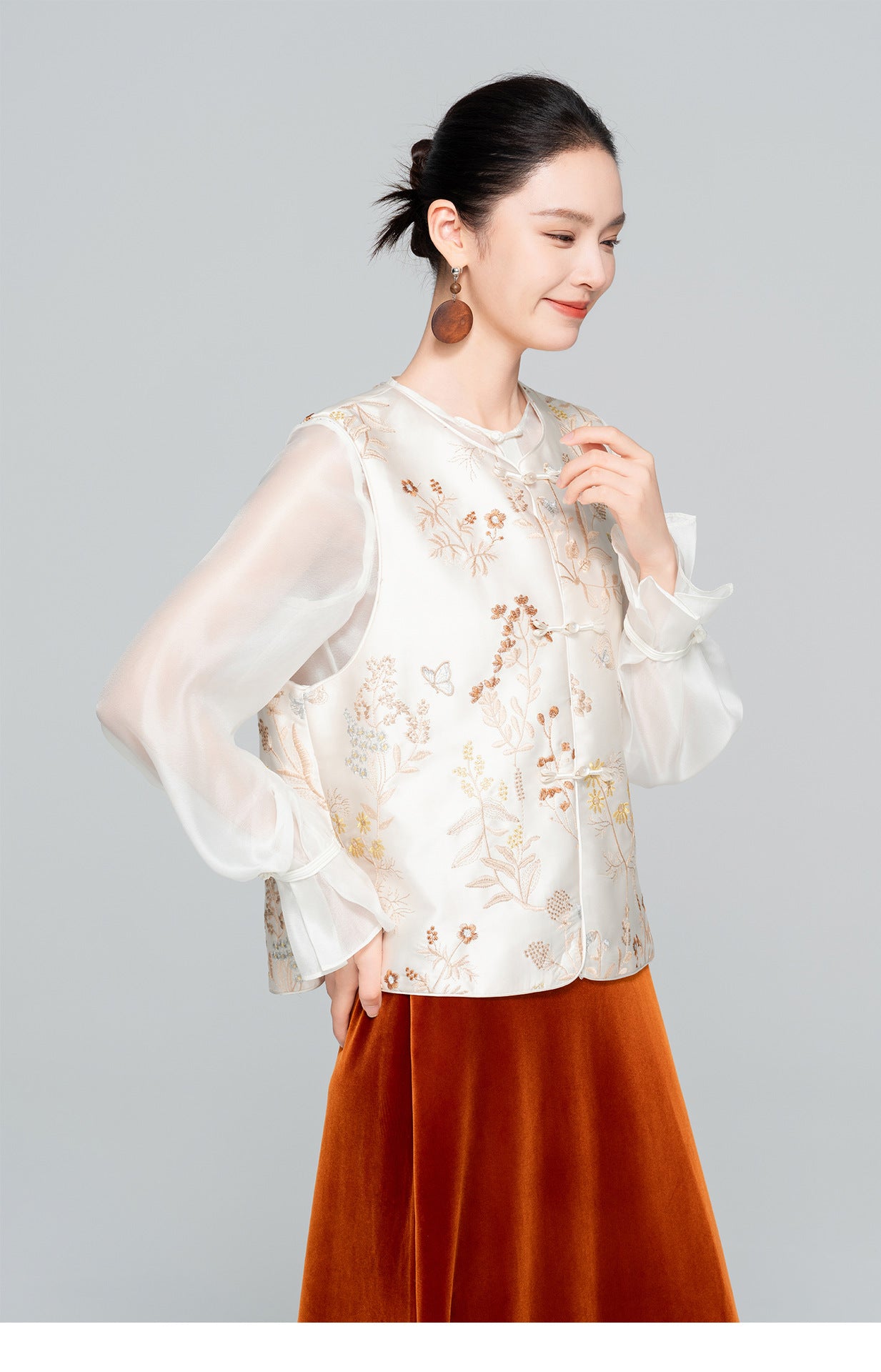 High-End Embroidered Sleeveless Vest for Women