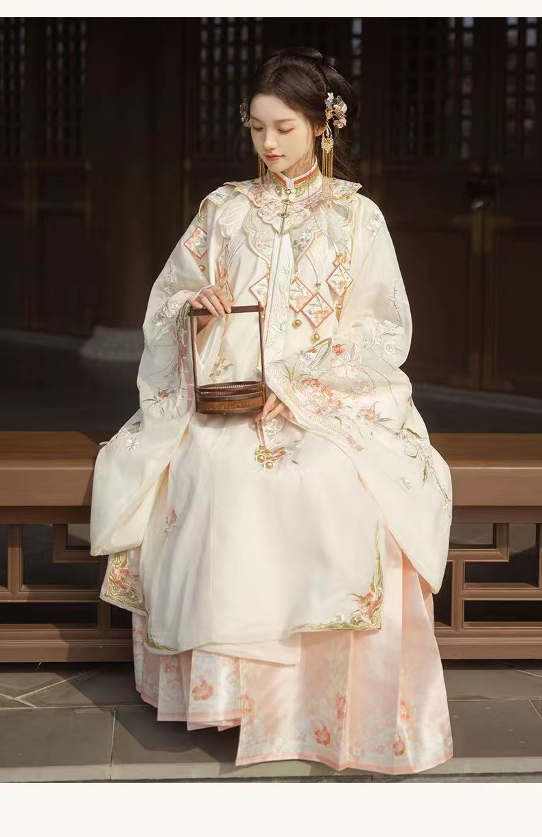 Women Ming Dynasty Hanfu Set Heavy Embroidery Cloud Shoulder Stand Collar Horse Face Skirt