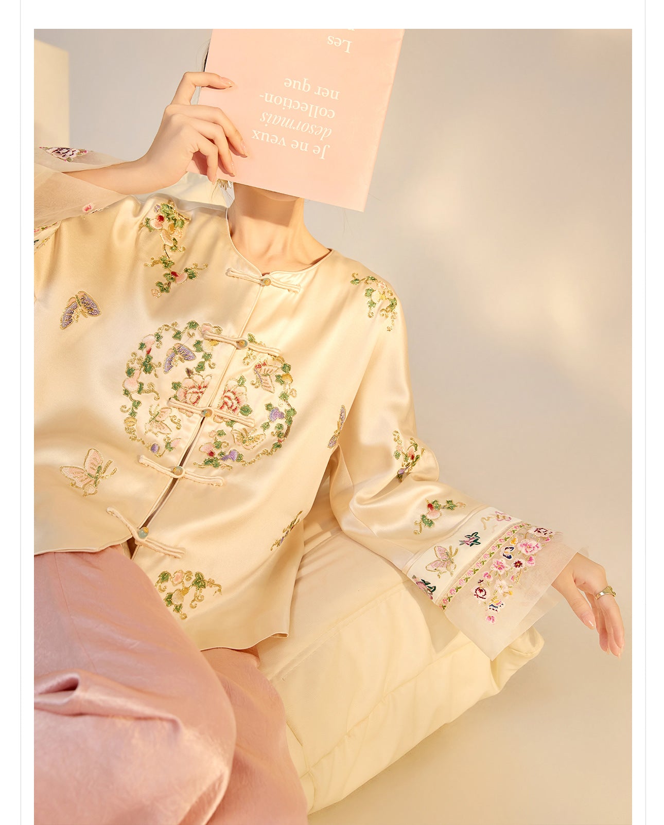 2026 Autumn New Chinese Style Printed Embroidered Acetate Coat for Women