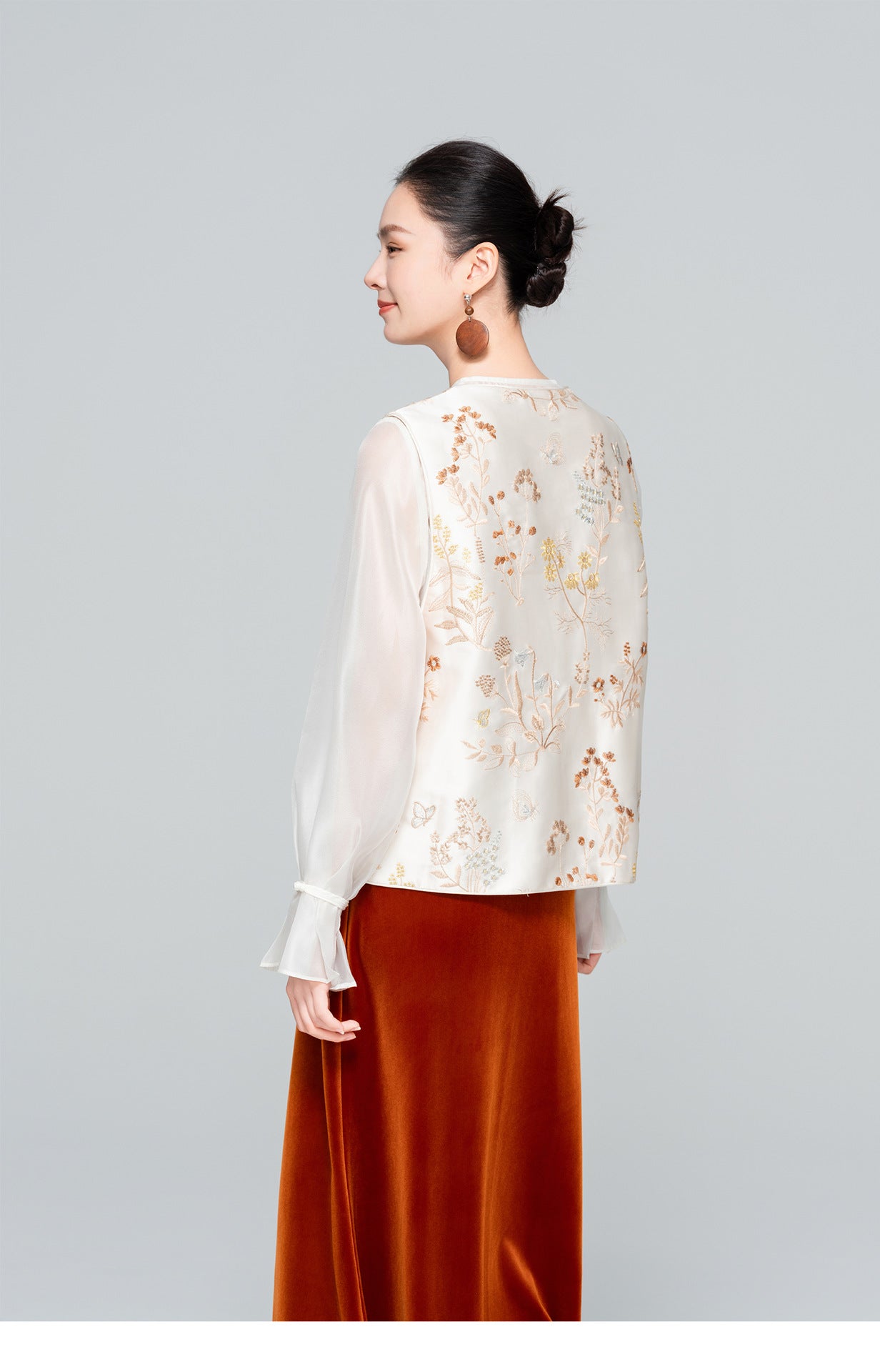 High-End Embroidered Sleeveless Vest for Women