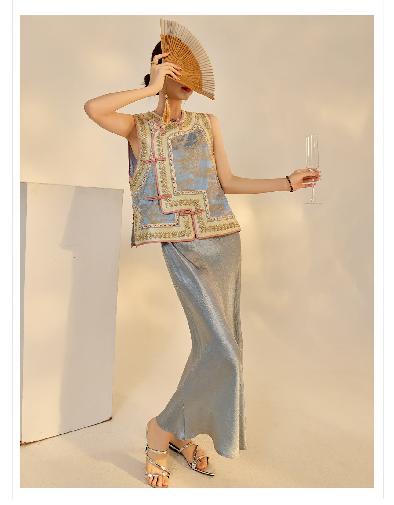 New Chinese Style Heavy Embroidery Rayon Vest for Women