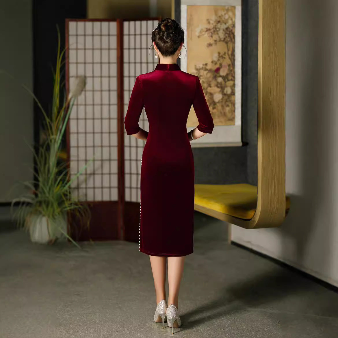Elegant Mid-Sleeve Velvet Qipao – Burgundy Daily Dress