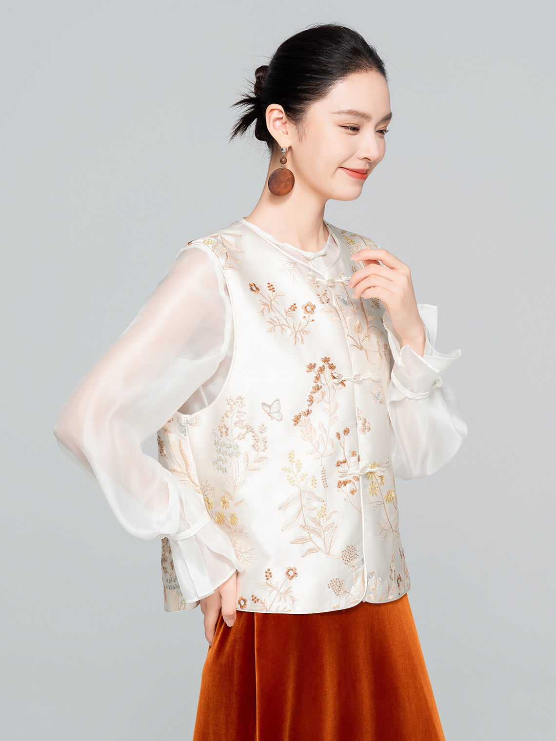 High-End Embroidered Sleeveless Vest for Women