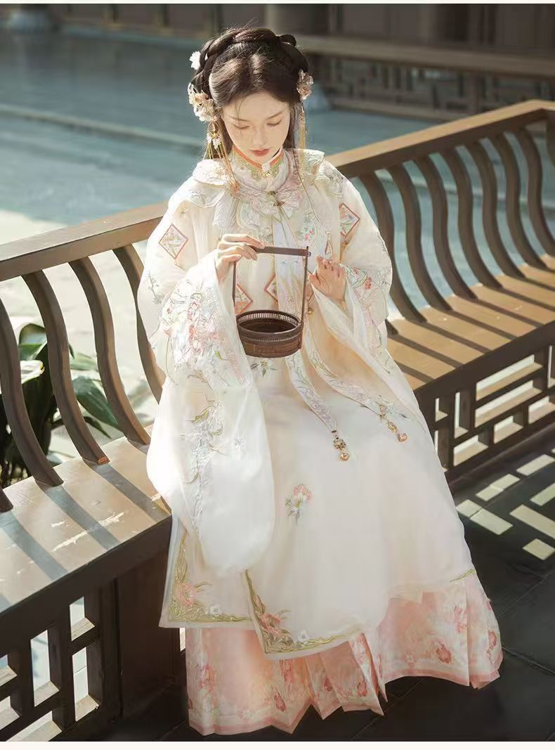 Women Ming Dynasty Hanfu Set Heavy Embroidery Cloud Shoulder Stand Collar Horse Face Skirt