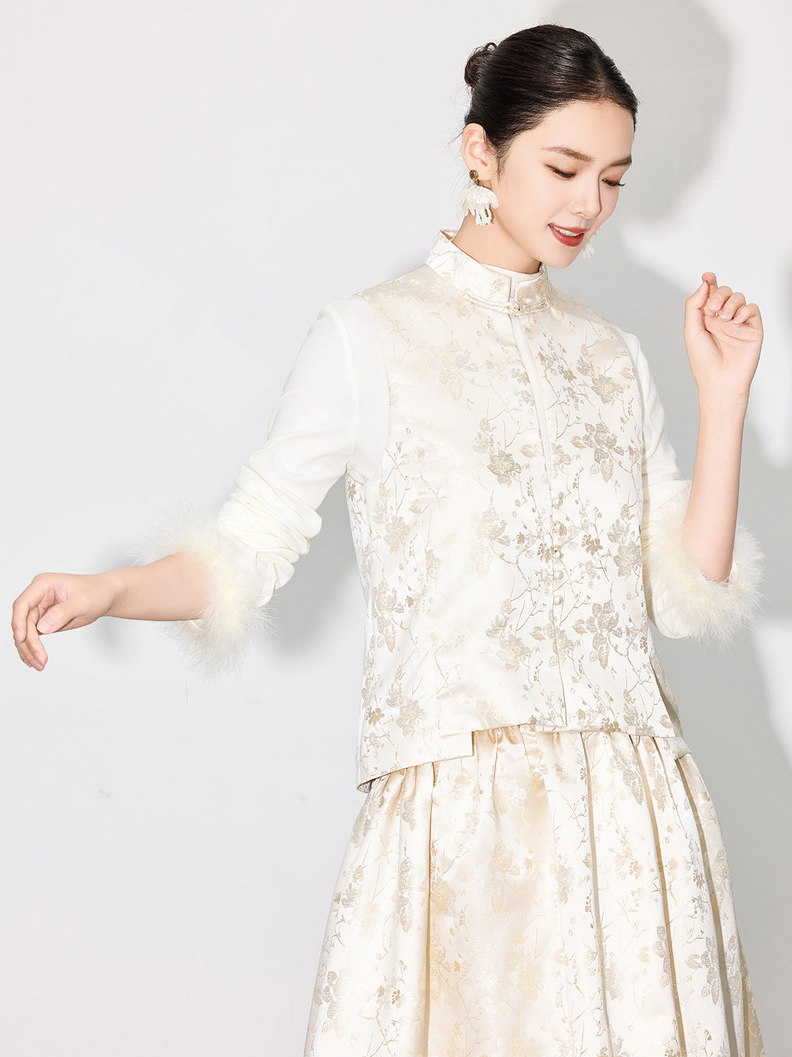 Elegant Jacquard Sleeveless Vest & A-Line Skirt Two-Piece Set