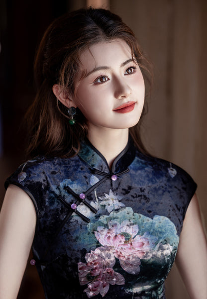 Ink Lotus Velvet Cheongsam – 2025 Elegant Autumn Sleeveless Dress