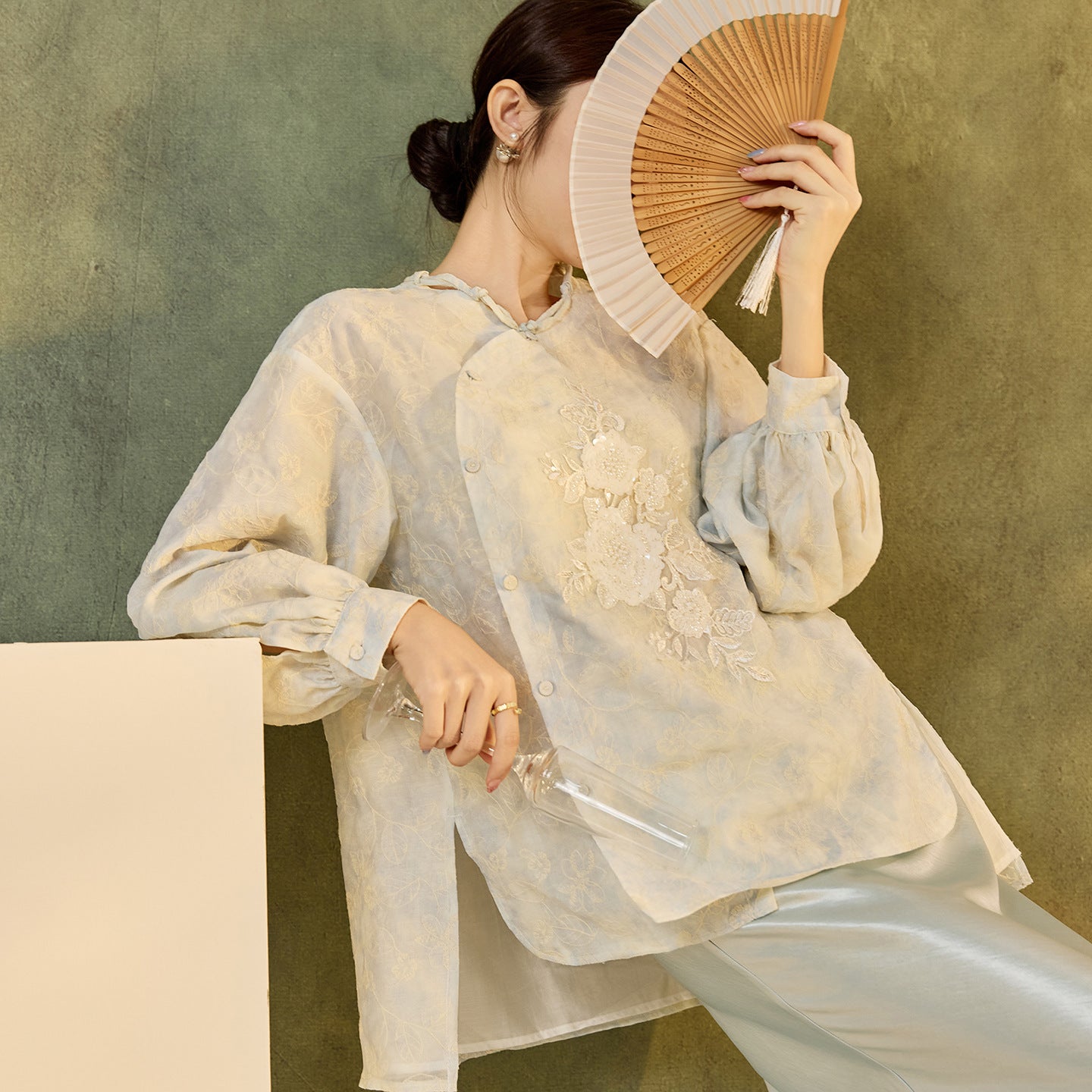 Early Autumn Retro Embroidered Top | New Chinese Style Artistic Shirt