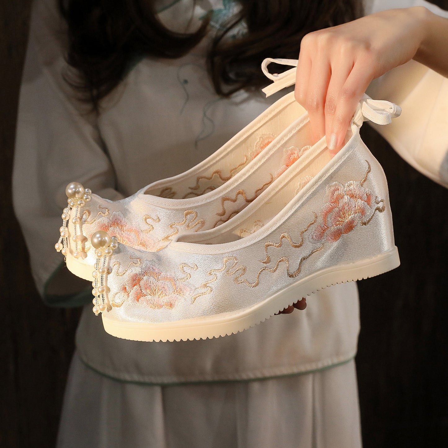 Spring Hanfu Shoes — Traditional Embroidered Hidden Heel Women’s Flats
