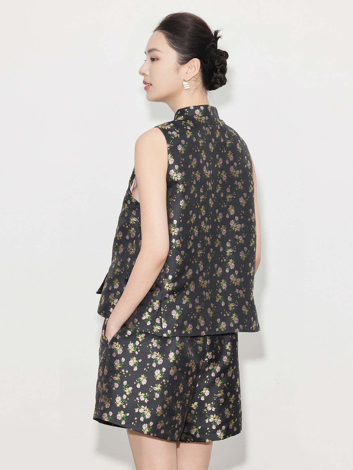 Light National Style Jacquard Sleeveless Vest & High Waist Shorts