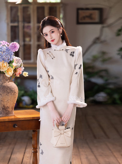 White Fleece-Lined Winter Qipao | Thickened Long-Sleeve Retro Dress 2025