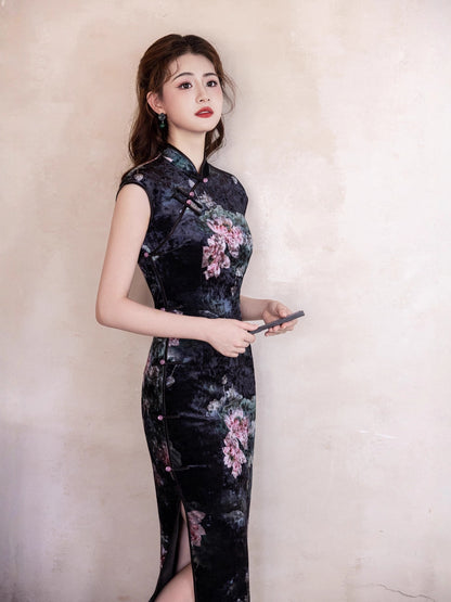 Ink Lotus Velvet Cheongsam – 2025 Elegant Autumn Sleeveless Dress