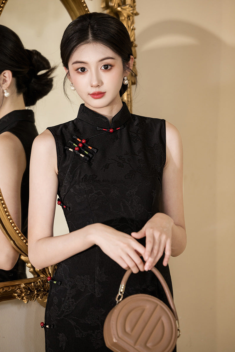 Improved Chinese Sleeveless Cheongsam – Elegant Autumn Fashion