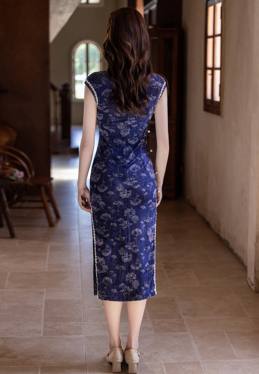 Retro Sleeveless Flocked Cheongsam – 2025 Autumn Long Dress