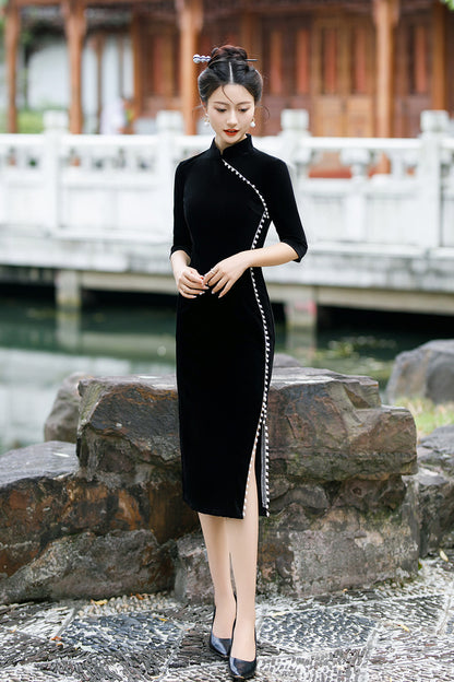 Elegant Mid-Sleeve Velvet Qipao – Burgundy Daily Dress