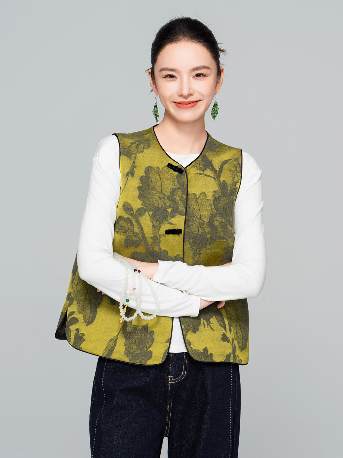 Sophisticated Jacquard Sleeveless Vest for Women