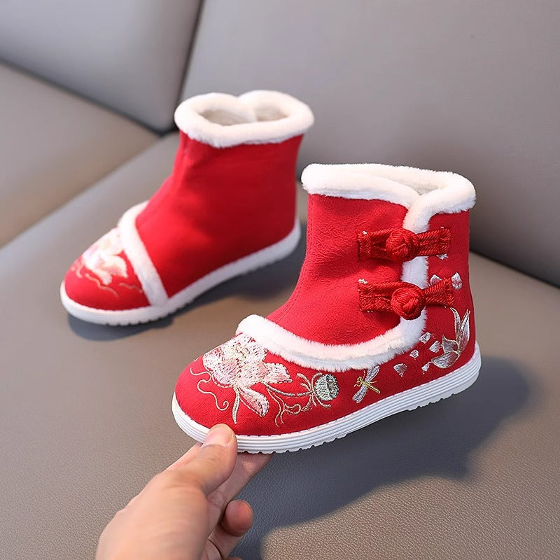 Girls’ Winter Hanfu Shoes | Fleece-Lined Embroidered Non-Slip Cotton Boots