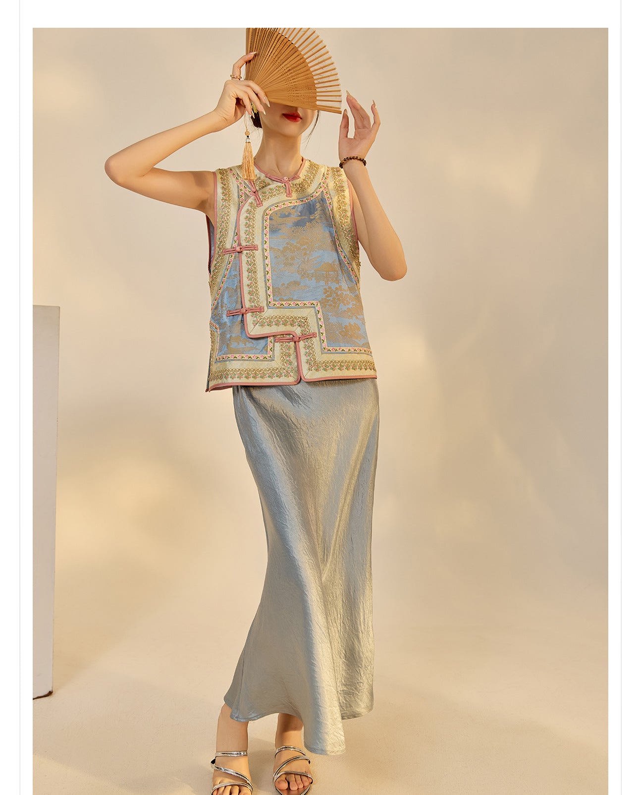 New Chinese Style Heavy Embroidery Rayon Vest for Women