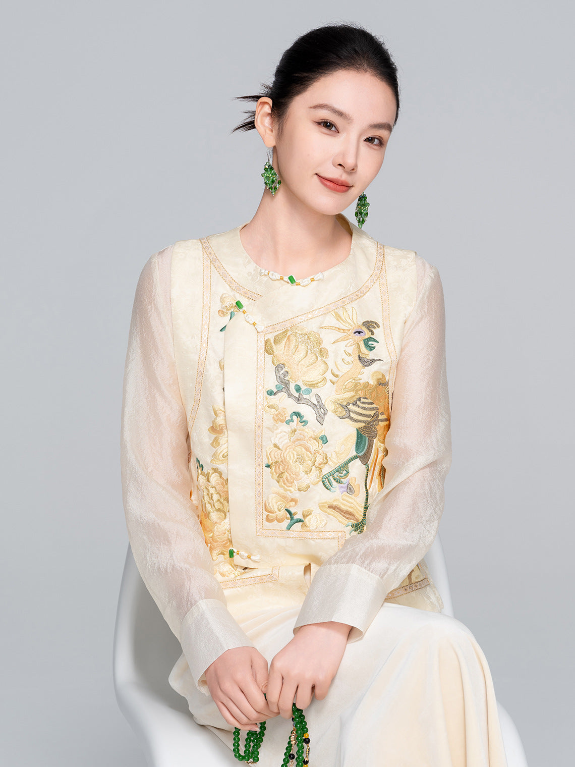 Mulberry Silk Embroidered Sleeveless Vest for Women