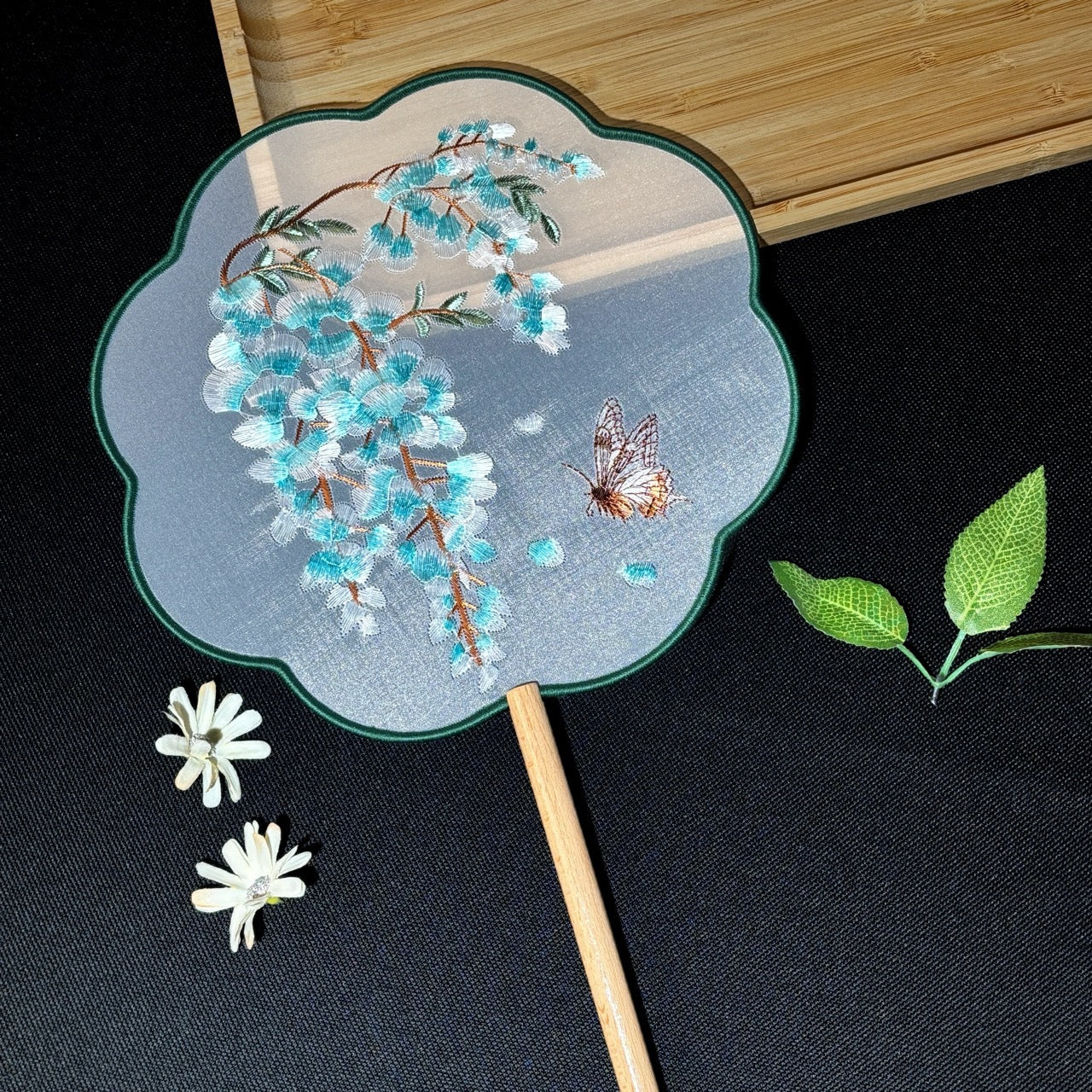 Suzhou Embroidered Round Fan — Hanfu Accessory for Women