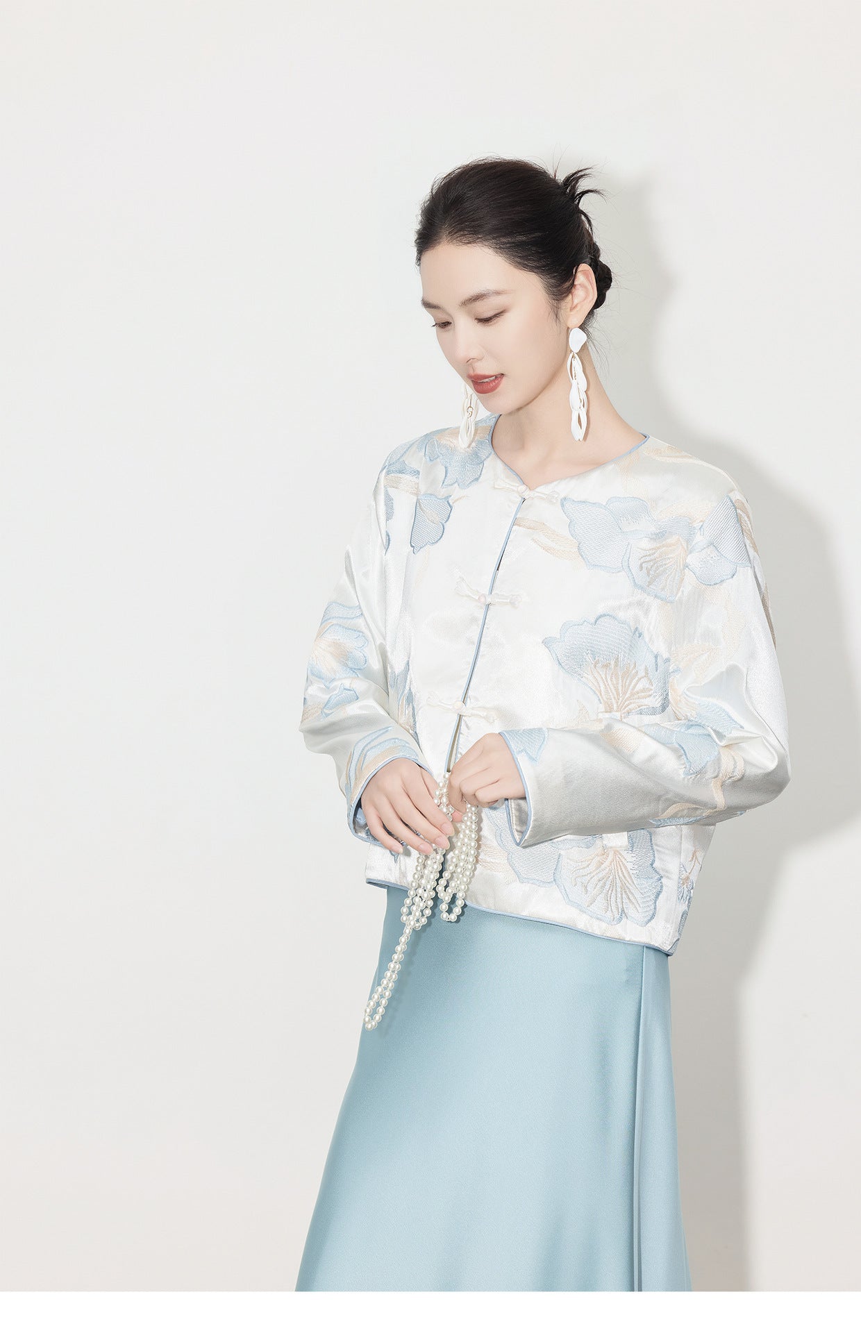 High-End Sophisticated Chinese Style Cardigan for Women