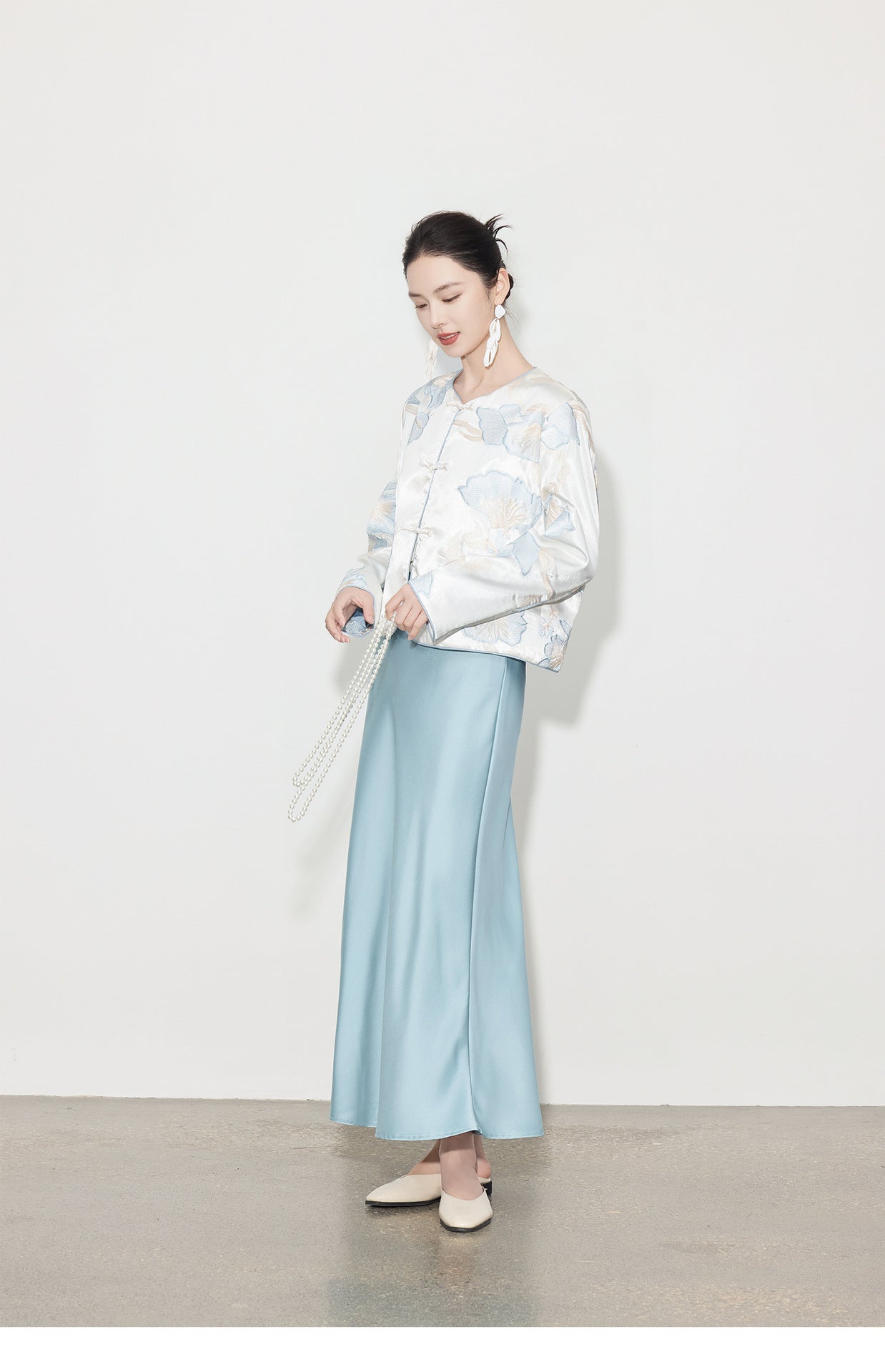 High-End Sophisticated Chinese Style Cardigan for Women