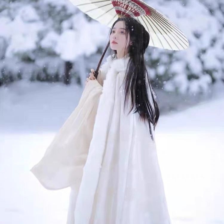 White Woolen Hanfu Cloak – Winter Thickened Fleece Cape for Women
