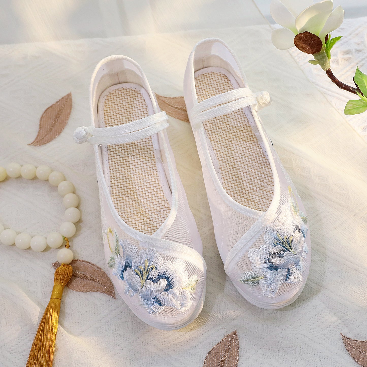Ancient Style Mesh Embroidered Hanfu Shoes — 3cm Hidden Wedge Flats