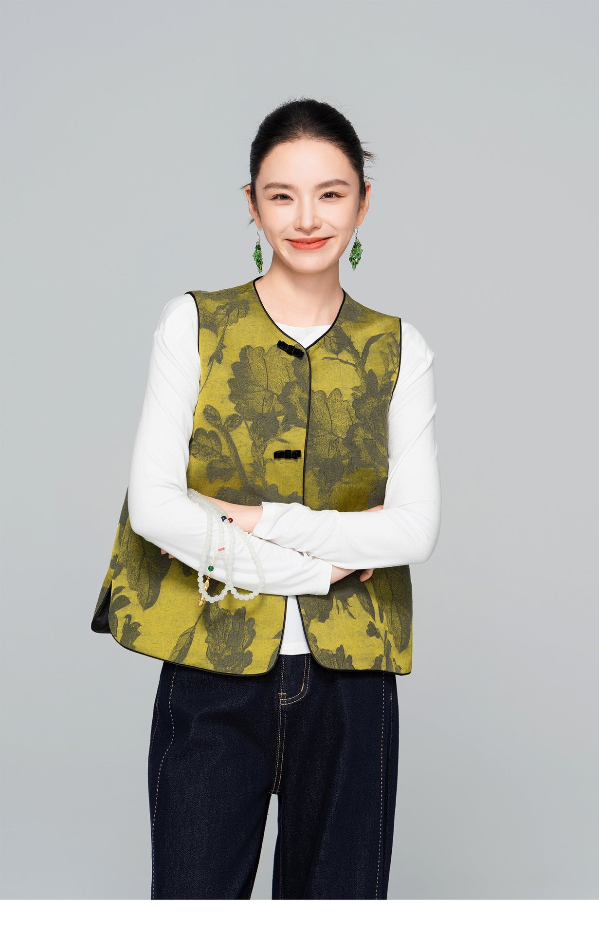 Sophisticated Jacquard Sleeveless Vest for Women