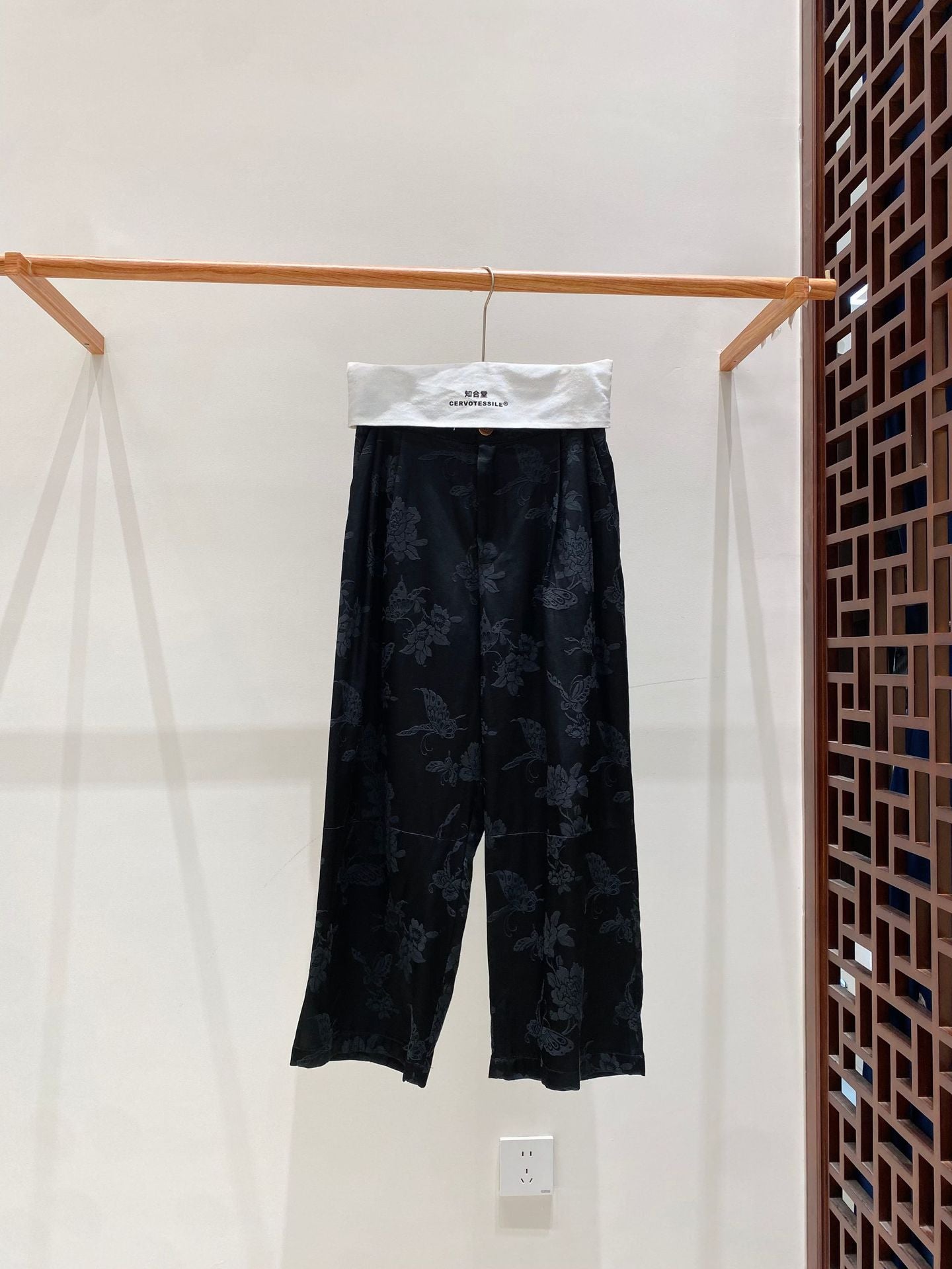 High-End Elegant Jacquard Slimming Loose Pants for Women