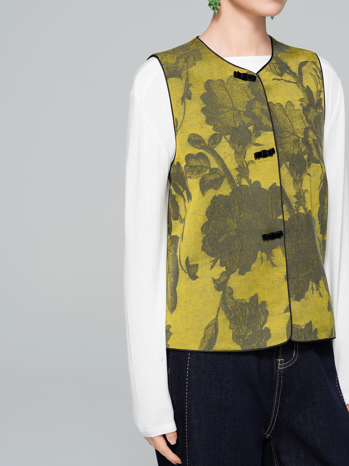 Sophisticated Jacquard Sleeveless Vest for Women