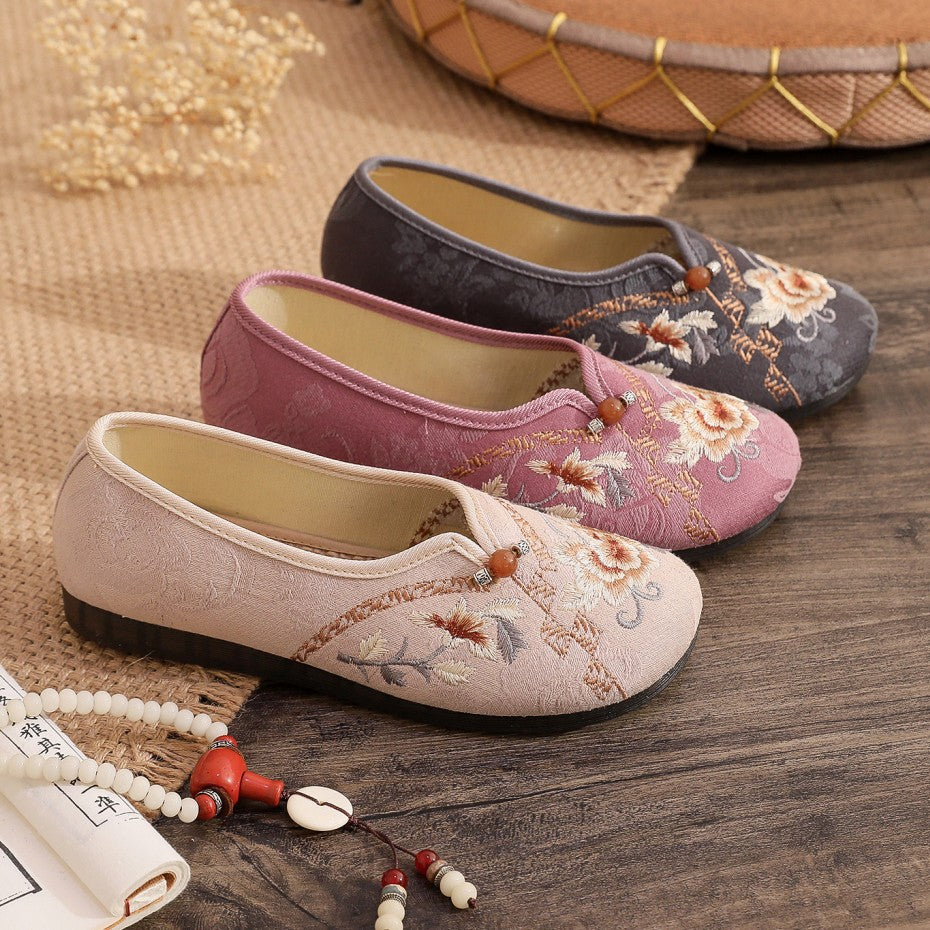 Old Beijing Style Women’s Flats — Retro Embroidered Costume Shoes
