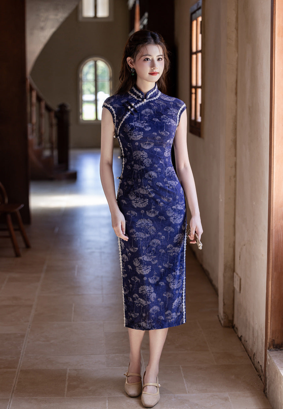 Retro Sleeveless Flocked Cheongsam – 2025 Autumn Long Dress