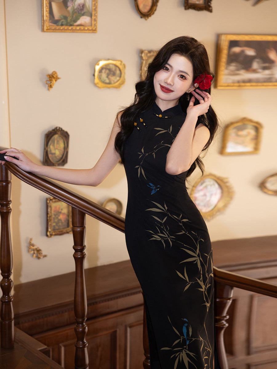 Elegant Black Cheongsam – 2025 Sleeveless Slim Fit Dress
