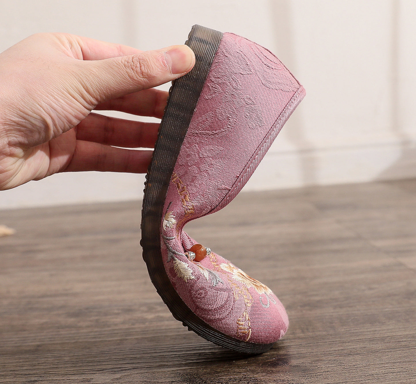 Old Beijing Style Women’s Flats — Retro Embroidered Costume Shoes