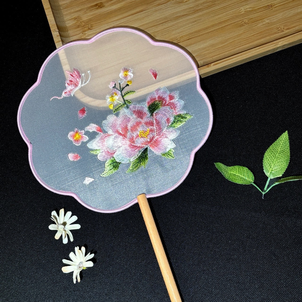 Suzhou Embroidered Round Fan — Hanfu Accessory for Women