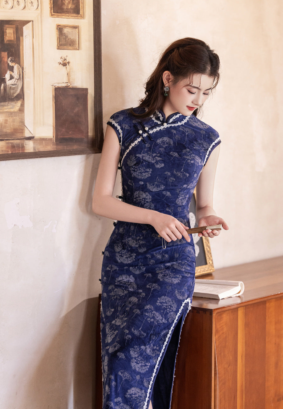 Retro Sleeveless Flocked Cheongsam – 2025 Autumn Long Dress