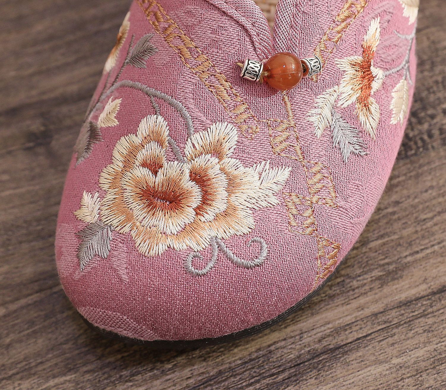 Old Beijing Style Women’s Flats — Retro Embroidered Costume Shoes