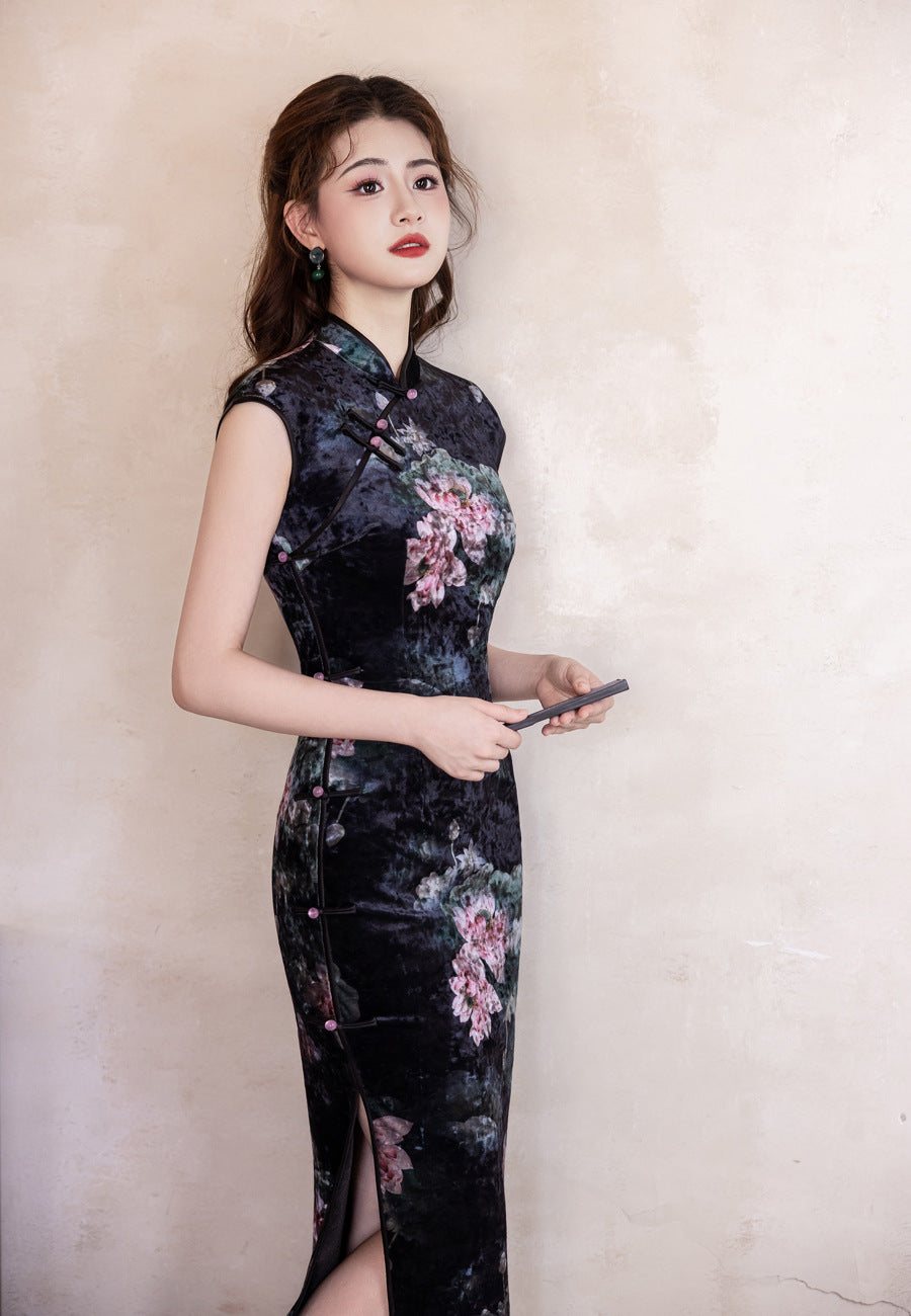 Ink Lotus Velvet Cheongsam – 2025 Elegant Autumn Sleeveless Dress