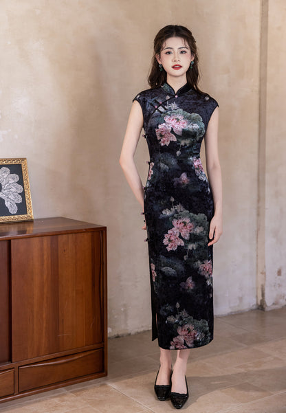 Ink Lotus Velvet Cheongsam – 2025 Elegant Autumn Sleeveless Dress