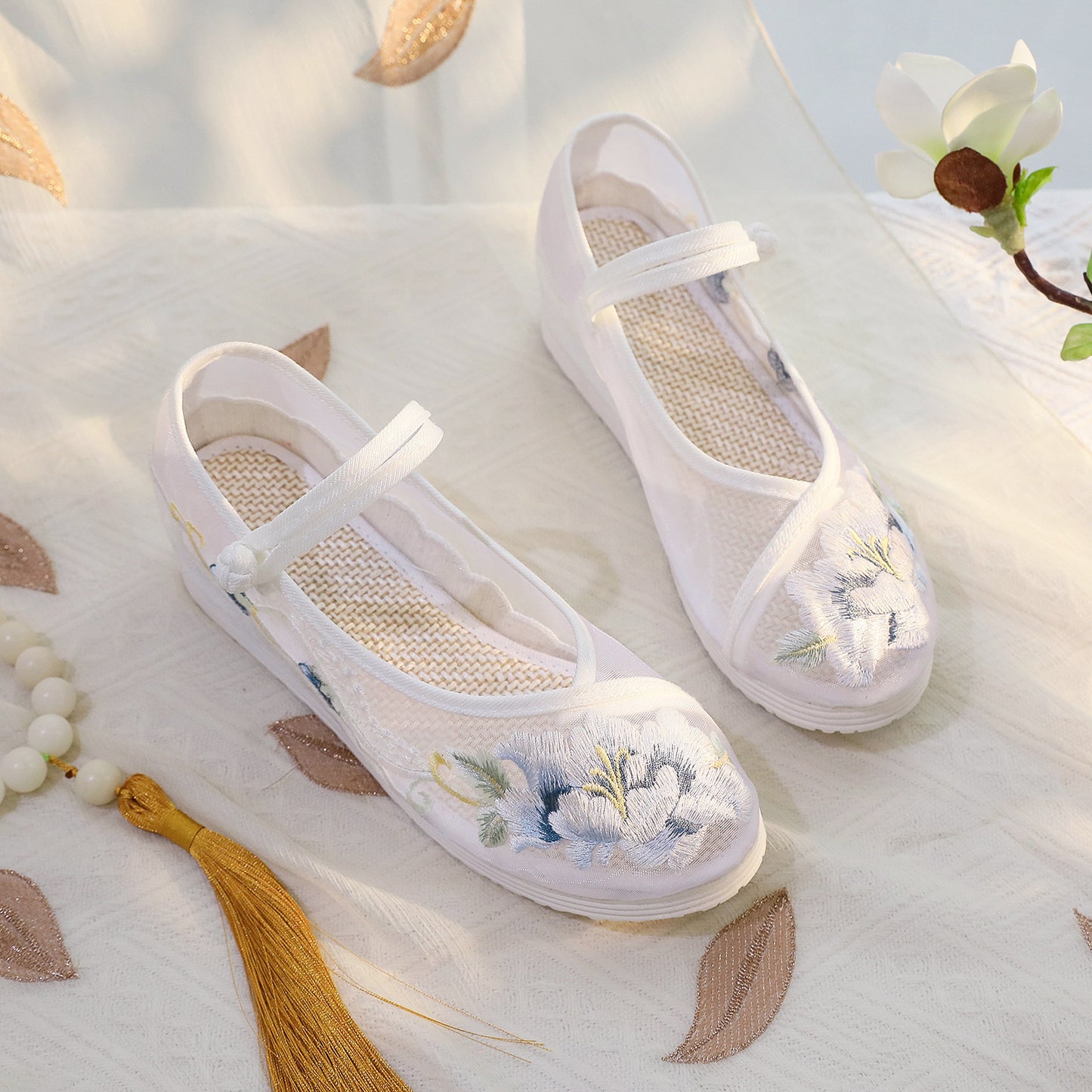 Ancient Style Mesh Embroidered Hanfu Shoes — 3cm Hidden Wedge Flats