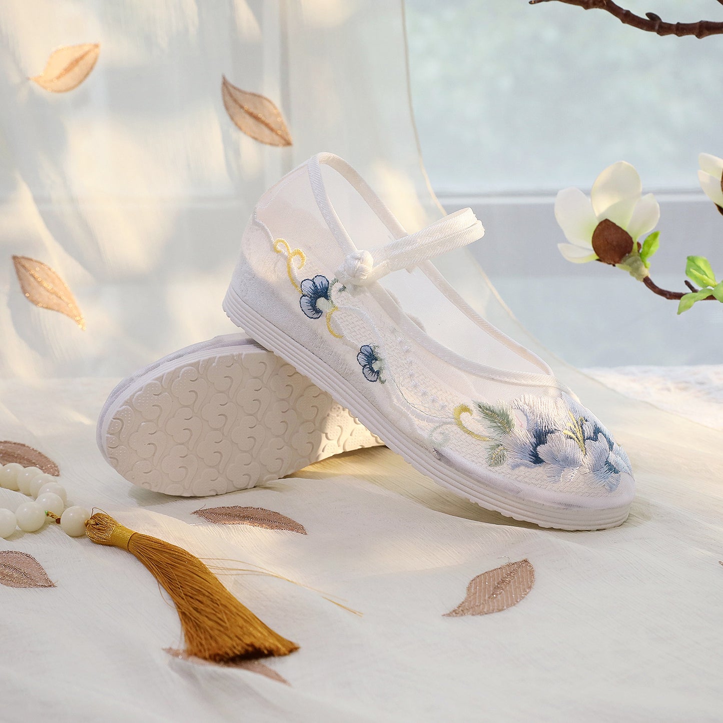 Ancient Style Mesh Embroidered Hanfu Shoes — 3cm Hidden Wedge Flats