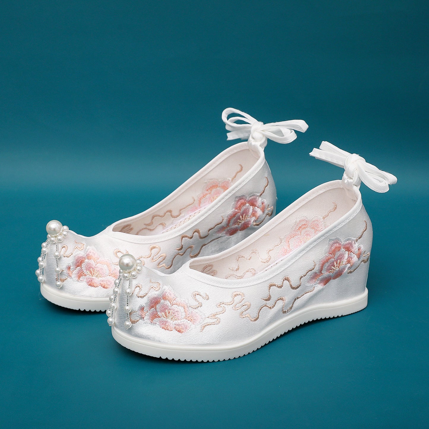 Spring Hanfu Shoes — Traditional Embroidered Hidden Heel Women’s Flats