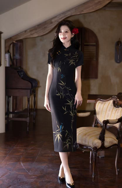 Elegant Black Cheongsam – 2025 Sleeveless Slim Fit Dress