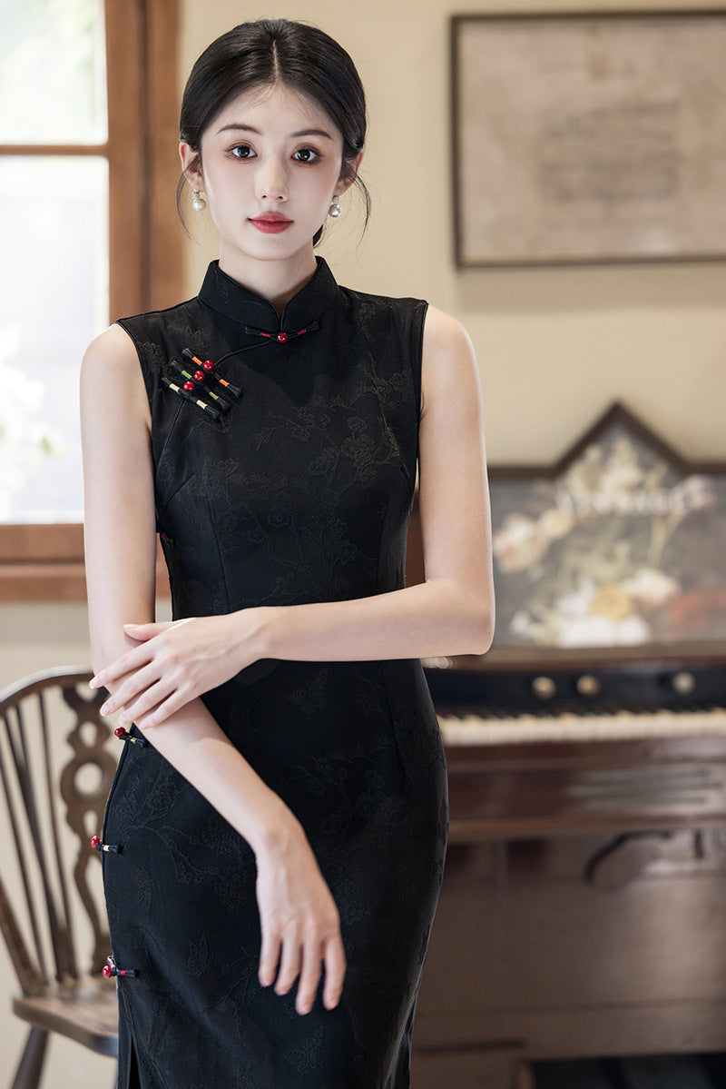 Improved Chinese Sleeveless Cheongsam – Elegant Autumn Fashion