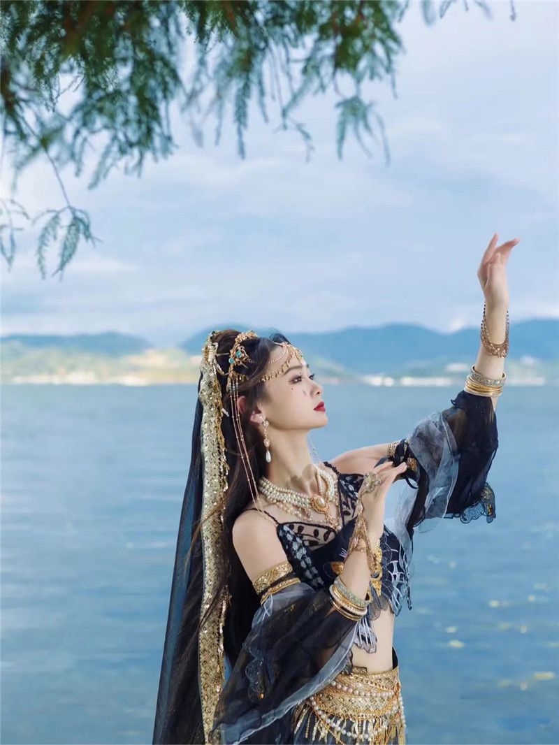 Dunhuang Feitian Hanfu — Ethereal Fairy Costume for Travel Photography